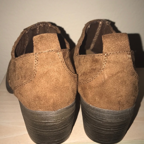 low cut brown boots. - Picture 5 of 5